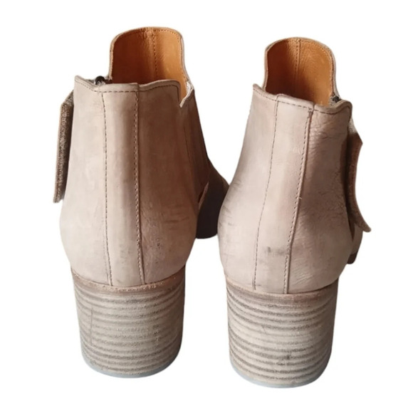 Coclico Neutral Tan Zephira Heeled Sandal Made in Spain Size 38 8 Stacked Heel - Picture 2 of 7